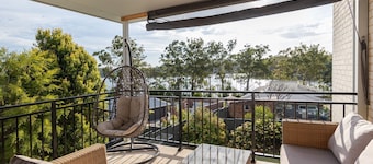 Berringer Bliss, relax and unwind at the lake