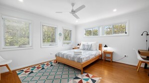 3 bedrooms, iron/ironing board, free WiFi - Berringer Bliss, relax and unwind at the lake (Berringer Lake)