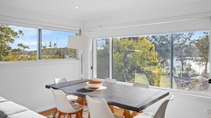 Dining - Berringer Bliss, relax and unwind at the lake (Berringer Lake)