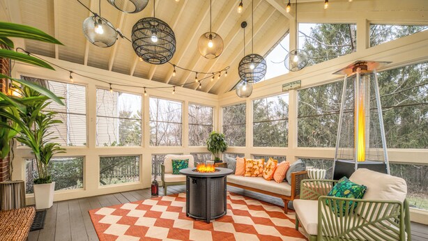 A sunroom with a checkered floor, a fire pit, a sofa, and a ladder. - Wright Stay: Hot Tub, Game Room, Sunroom, Fire-Pit (Dayton)
