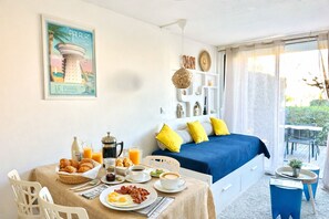 Dining - Patio Sable sleeps 4,☀️Climatisé☀️Piscine☀️Parking (Palavas-les-Flots)