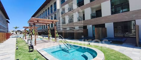 2 kolam renang outdoor
