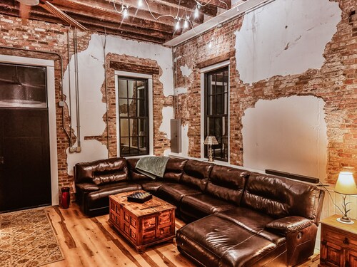 The Buck Creek Schoolhouse - your one-room schoolhouse in a quaint rural setting