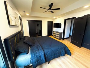 5 habitaciones, tabla de planchar con plancha, wifi y ropa de cama 