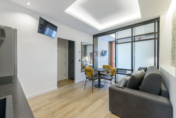 Unclassified image, 1 of 40, button