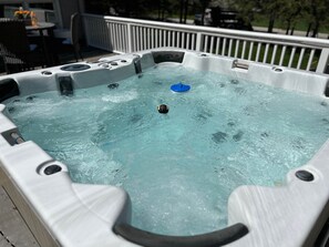 Outdoor spa tub - SchoolHouse Pent-House (Elkhart Lake)