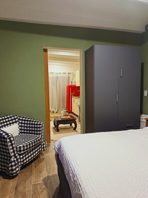 1 bedroom, iron/ironing board, WiFi, bed sheets - Cozy Hideaway near Mambo Beach - Private Garden (Willemstad)