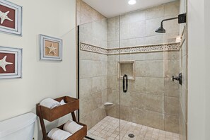 Douche, serviettes fournies