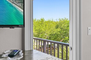 Ferienhaus, Mehrere Betten (Driftwood Townhomes #3- Liv Salty) | Innenbereich