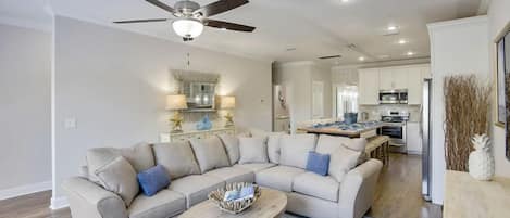 Maison, Plusieurs lits (Driftwood Townhomes #3- Liv Salty) | Aire de séjour