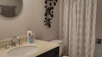 Toallas, jabón, papel higiénico