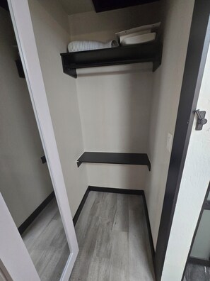 Interior - Brand new remodeled studio in Newman lake! Close to the lake and much more! (Newman lake)
