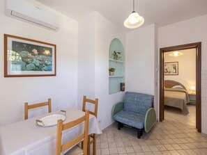 Dining - Cozy one-bedroom apartment with large terrace (Marina di Campo)