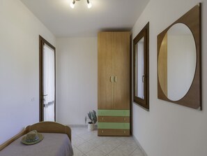 2 bedrooms - Spacious three-room apartment near Lacona beach (Lacona)