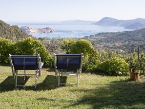 Property grounds - Surrounded by greenery for panoramic relaxation (Portoferraio)
