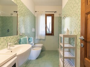 Shower - Fantastic sea view and privacy (Lacona)