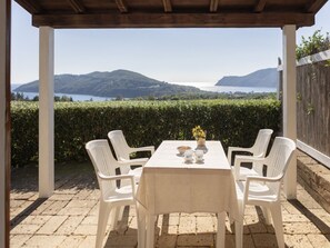 Outdoor dining - Fantastic sea view and privacy (Lacona)