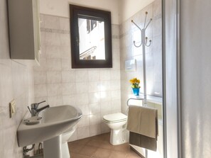 Shower - Sea-view one-bedroom apartment in Portoferraio (Portoferraio)