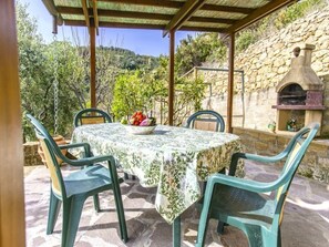 Outdoor dining - Cottage with sea view over Portoferraio Gulf (Portoferraio)