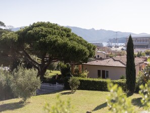 Property grounds - Relaxing atmosphere and strategic location. (Portoferraio)
