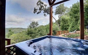 Outdoor spa tub - Majestic Mountaintop Escape (Blue Ridge)