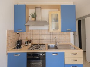 Fridge, oven