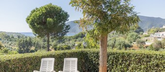 One-bedroom apartment with garden & Lacona view