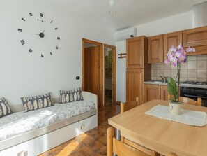 Interior - One-bedroom apartment with garden & Lacona view (Lacona)