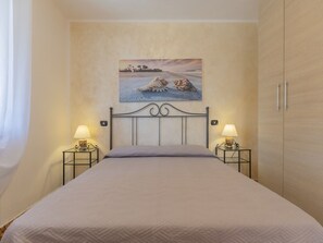 WiFi - One-bedroom apartment with garden & Lacona view (Lacona)