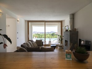TV - Elegant, modern, with a large private swimming pool (Portoferraio)