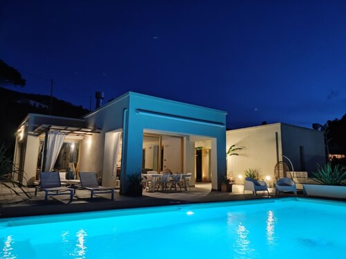 Elegant, modern, with a large private swimming pool