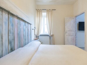 1 bedroom, WiFi - Charming Newly Renovated One-Bedroom Apartment! (Portoferraio)