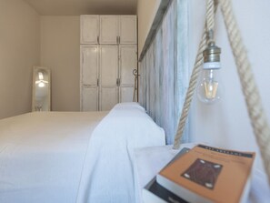 1 bedroom, WiFi - Charming Newly Renovated One-Bedroom Apartment! (Portoferraio)
