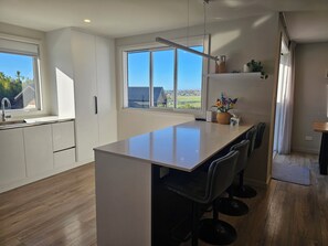 Private kitchen - Oasis for 5, close to wineries, both family friendly or an adults retreat! (Napier)