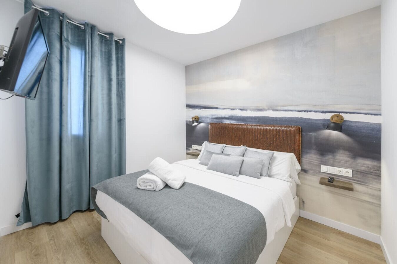 1 bedroom, desk, iron/ironing board, WiFi