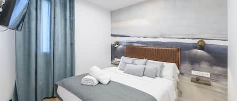 1 bedroom, desk, iron/ironing board, WiFi