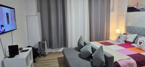 Iron/ironing board, WiFi, bed sheets