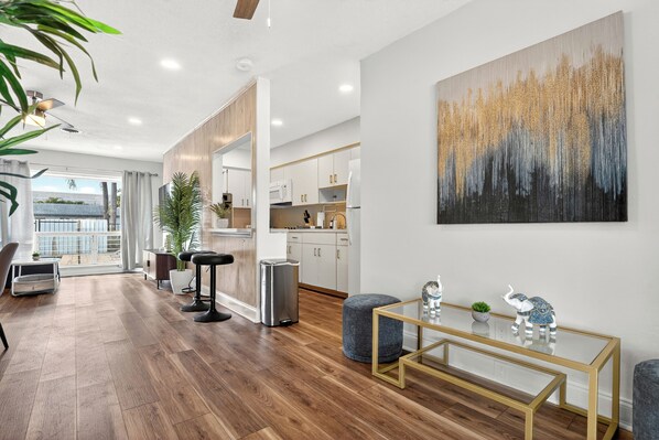 Mikroaaltouuni, uuni, liesi