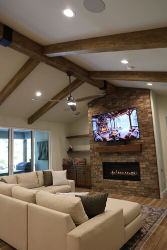 BRAND NEW BUILD-Cozy & Spacious 4-bedroom cabin in gorgeous Shaver Lake