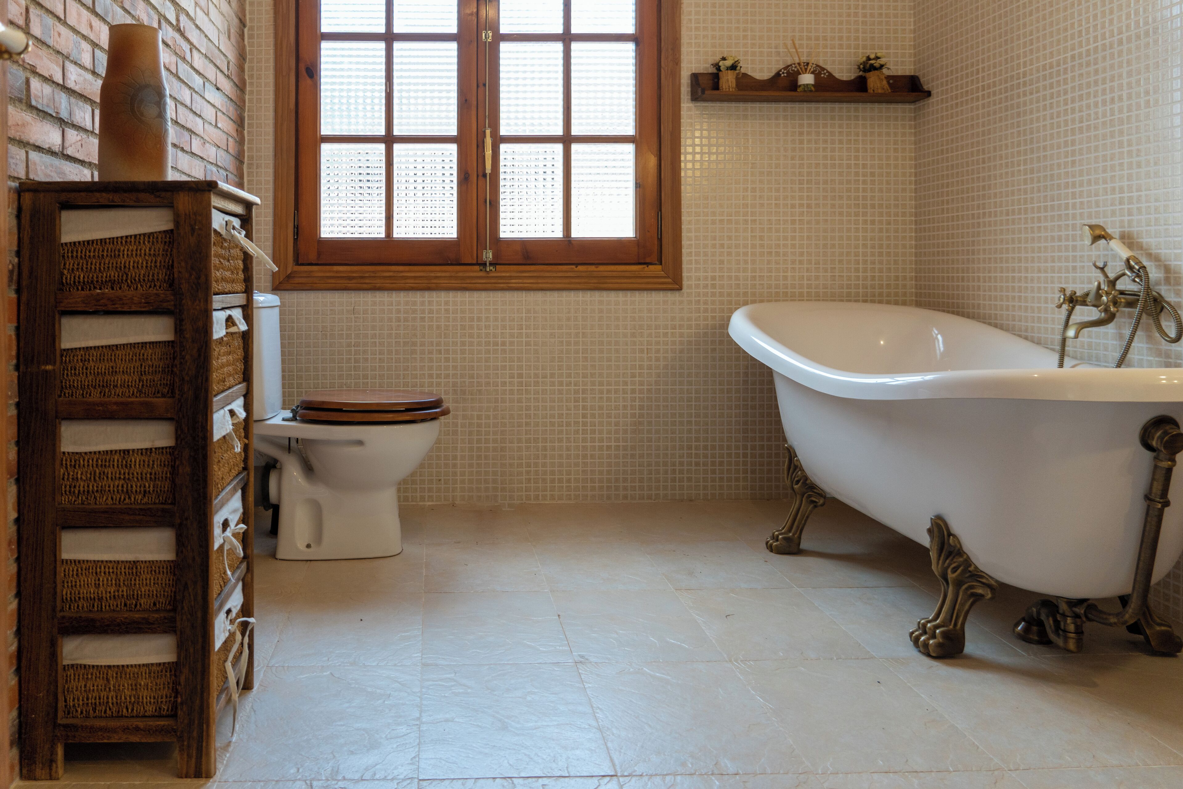 Douche, bidet, serviettes fournies, savon