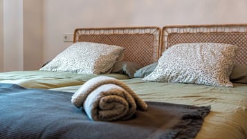 Iron/ironing board, Internet, bed sheets