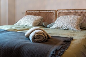 Tabla de planchar con plancha, Internet, ropa de cama