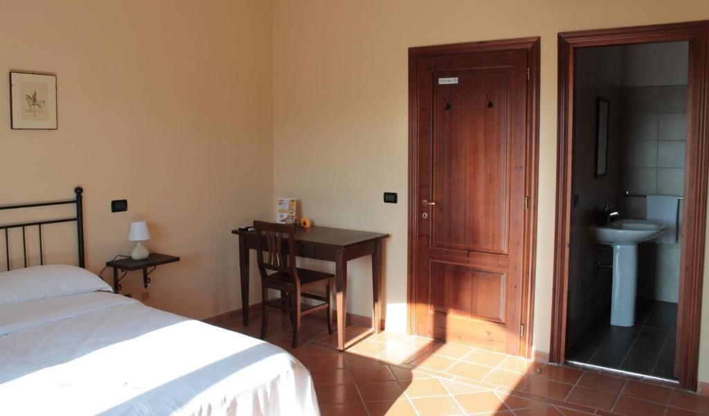 Schreibtisch, kostenloses WLAN