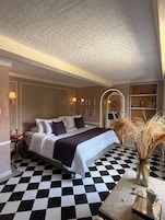 Luxury Double Room, Balcony, City View | Soundproofing, free WiFi