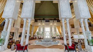 Habitación doble Deluxe, balcón | Lobby