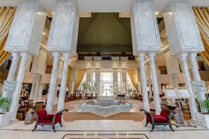 Habitación doble Deluxe, balcón | Lobby