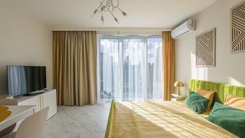 Blackout curtains, iron/ironing board, free WiFi