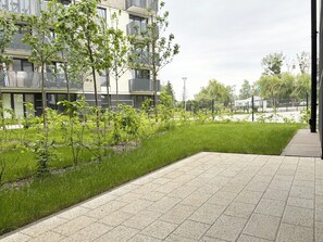 Suite estudio, balcón | Jardines del alojamiento