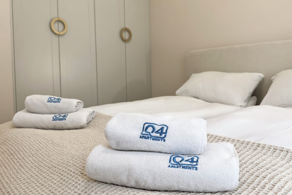 Studio Suite, Balcony | Blackout drapes, iron/ironing board, free WiFi