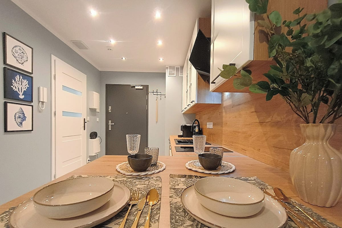 Studio Suite, Balcony | Private kitchen | Stovetop, dishwasher, cookware/dishes/utensils